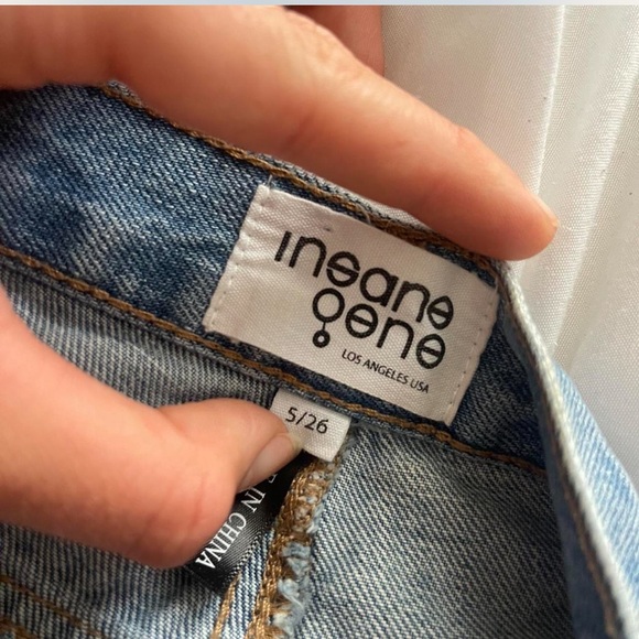 Jeans with rip on the back - Picture 4 of 4